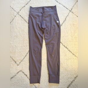 Vuori Daily Legging size M in Sawyer color